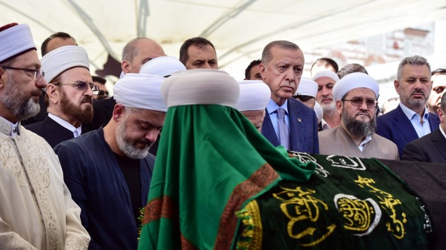 Cumhurbaşkanı Erdoğan ve yüzbinler, Mahmud Efendi Hazretlerini Hakk’a uğurladı