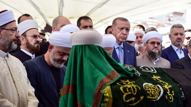 Cumhurbaşkanı Erdoğan ve yüzbinler, Mahmud Efendi Hazretlerini Hakk’a uğurladı