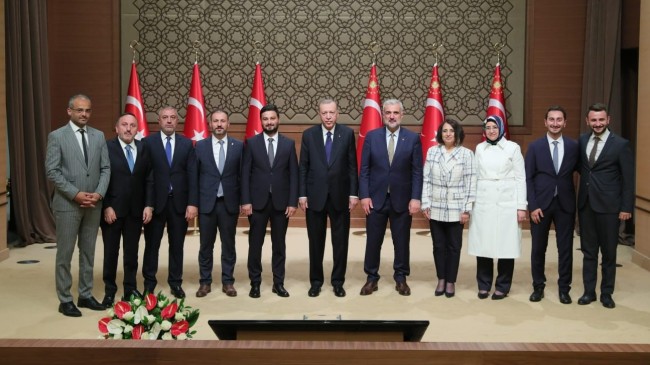 Cumhurbaşkanı Erdoğan, Kağıthane heyeti ile seçim hedeflerini paylaştı