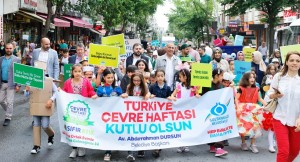 Sultangazi Belediye Başkanı Dursun, ‘Çevre’ için gençlerle birlikte yürüdü