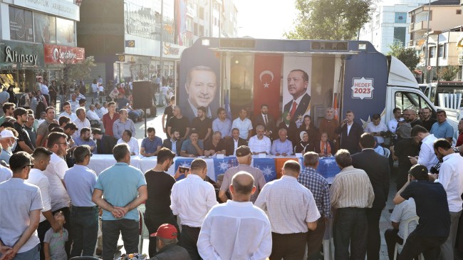 Sultanbeyli’de yüz yüze 100 gün çalışmalarında AK Parti rüzgarı esti