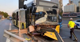Üsküdar’da servis aracının sıkıştırdığı İETT otobüsü bariyerlere saplandı