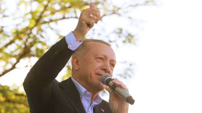 Erdoğan, asılan afişi çok beğendi
