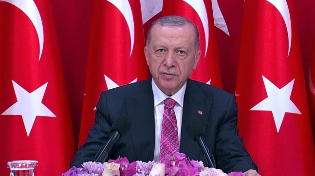 Erdoğan: ‘Yeni asgari ücrete yüzde 30 zam yaparak 5 bin 500 lira olarak belirledik’