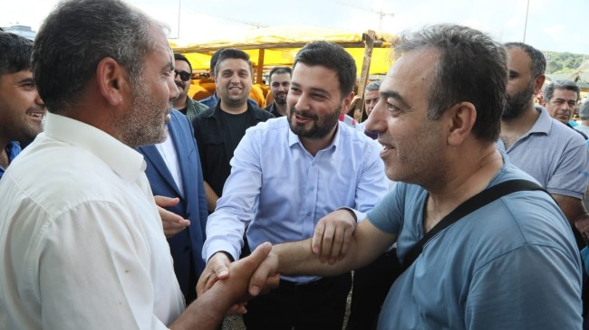 Kağıthane Belediye Başkanı Mevlüt Öztekin, kurban pazarını ziyaret etti