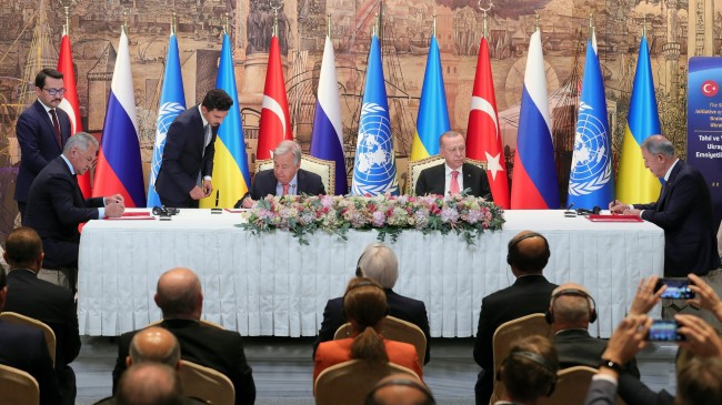 Ukrayna’nın tahıl sevkiyatına öncülük eden Recep Tayyip Erdoğan, “Dünya Lideri” olduğunu bir kez daha ispatladı