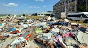 Cami izinsiz yıkılırken Esenyurt Belediyesi yetkilileri neredeydi?