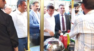 Ahmet Davutoğlu Ümraniyelilerle buluştu