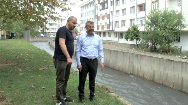 AK Parti Esenyurt İlçe Başkanı Özer, sel bölgesine gelerek incelemelerde bulundu