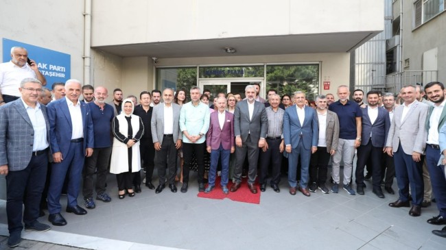 AK Parti’li Belediye Başkanları Ataşehir’de esnaf ve vatandaşlarla buluştu