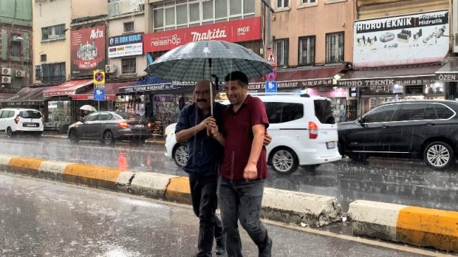 İstanbul’da yağmur etkili yağıyor