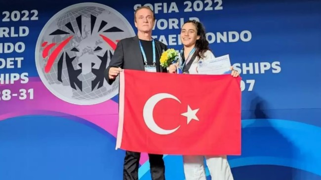 Sude Yaren Uzunçavdar, dünya şampiyonu