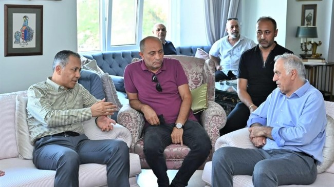 Vali Ali Yerlikaya’dan saldırıya uğrayan Kartal Cemevi Vakfı Başkanı Selami Sarıtaş’a ‘geçmiş olsun’ ziyareti