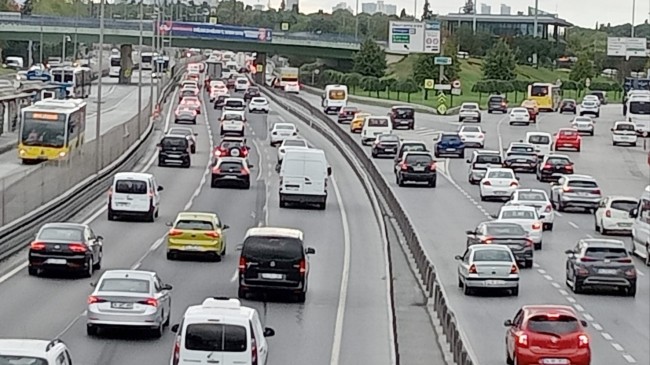 İstanbul’da eğitim öğretim döneminin başlamasıyla birlikte trafikte yoğunluk