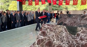 Takiyeci Kemal Kılıçdaroğlu, Menderes’le helalleşmeye gitti (!)