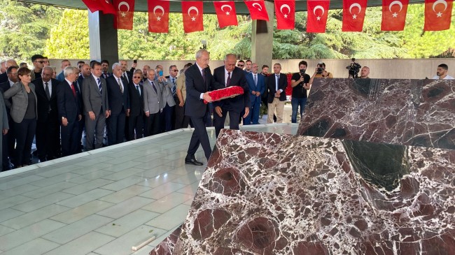 Takiyeci Kemal Kılıçdaroğlu, Menderes’le helalleşmeye gitti (!)