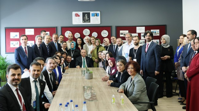 Cumhurbaşkanı Erdoğan, Sancaktepe’de öğretmenlerle bir araya geldi