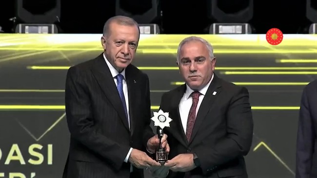 Fatih Belediyesi, ‘Yedikule Zindanları’ restorasyon ödülünü Erdoğan’dan aldı