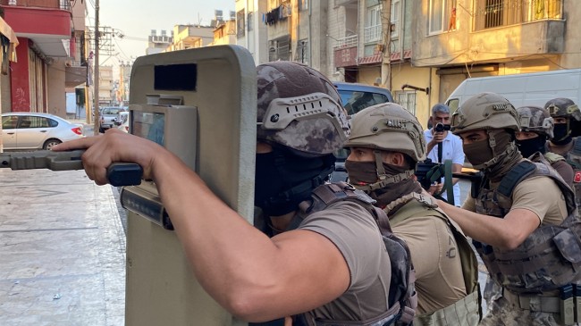 Mersin Büyükşehir Belediyesi’nde çalışan PKK’lılara operasyon