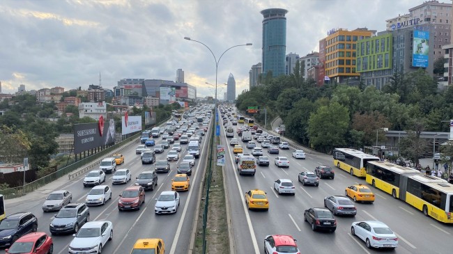 Okullar açıldı, İstanbul’da trafik yoğunluğu başladı