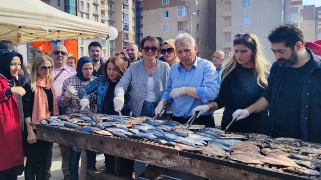 AK Parti Beylikdüzü İlçe Başkanlığı’ndan vatandaşlara balık ziyafeti