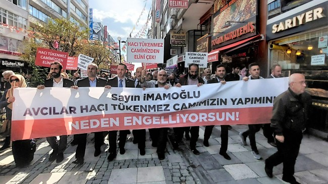 Avcılarlı vatandaşlar caminin yapılmasını veto eden İmamoğlu’nu protesto ettiler