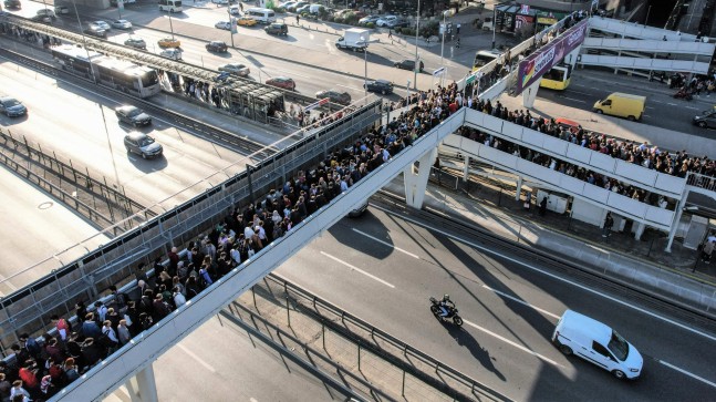 Beceriksiz İBB yönetiminin, İstanbul’da toplu taşımayı ne hale getirdiği fotoğraflara yansıyor!