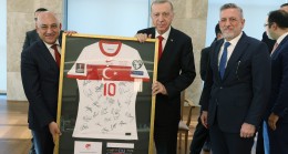 Cumhurbaşkanı Erdoğan, TFF Başkanı Mehmet Büyükekşi ve ekibini kabul etti