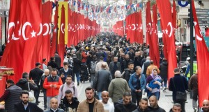 İstiklal Caddesi Türk Bayraklarıyla donatıldı