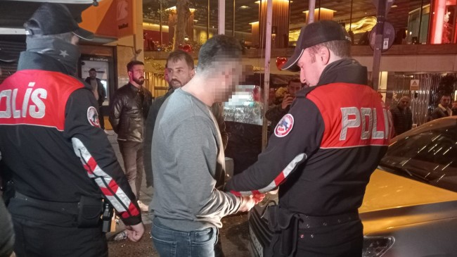 Taksim’de Huzur Uygulaması: Silahla tehditten aranan şüpheli yakalandı