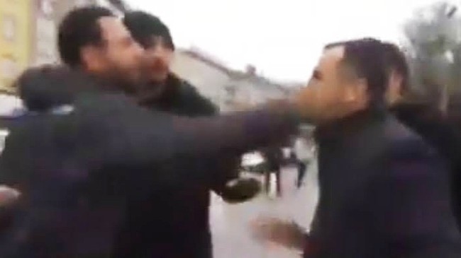 Polisten HDPKK’lı provakatör Ferhat Encü’ye ‘Osmanlı Tokatı’
