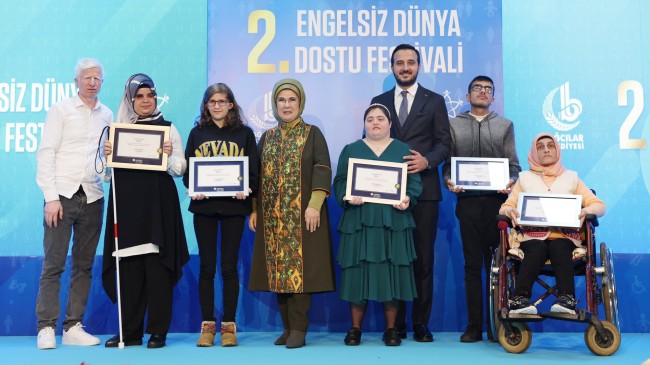 Emine Erdoğan, Bağlarbaşı Belediyesi’nin düzenlediği 2. Engelsiz Dünya Dostu Festivali’ne katıldı