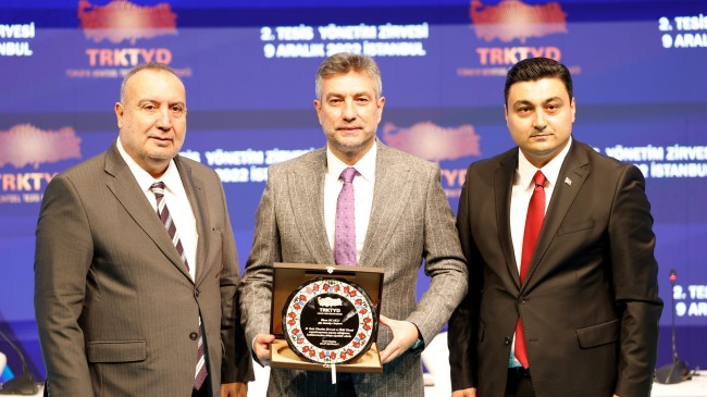İlhan Ocaklı’ya bir kez daha “Yılın En Çevreci Belediye Başkanı” ödülü