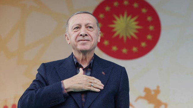 Son defa oy isteyen Erdoğan, Türkiye Yüzyılı’nın inşasını başlatıp bu kutlu bayrağı gençlerimize teslim edeceğiz”