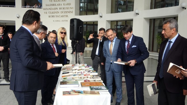 Bakırköy Adalet Sarayı’nda kitap bağış standı kuruldu