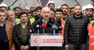 Bakan Karaismailoğlu 2023 yılına metro çalışanları ile girdi