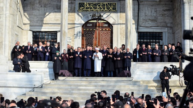 Erdoğan, restorasyonu tamamlanan Yeni Cami’yi yeniden ibadete açtı