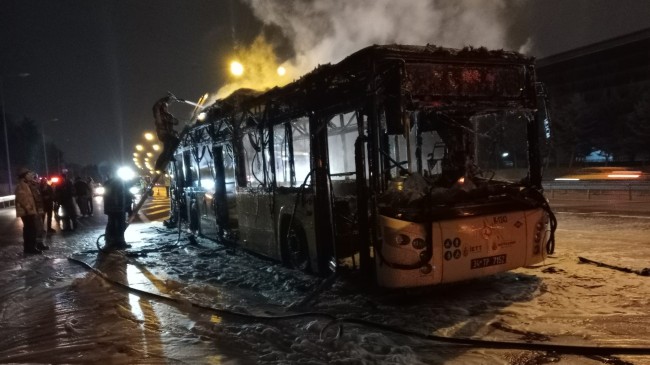 İETT otobüsü yandı kül oldu