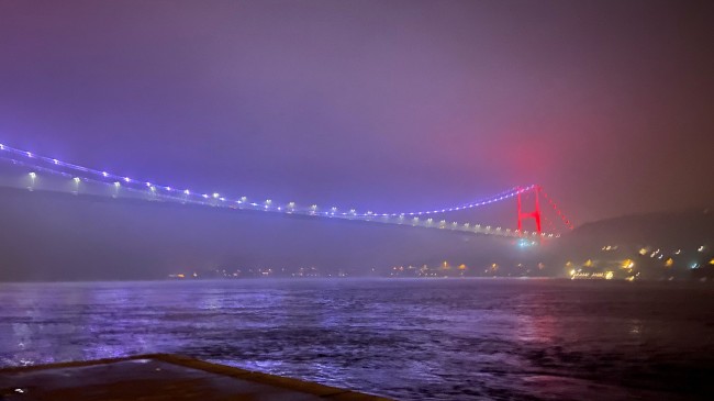 İstanbul’da sisli bir Pazartesi