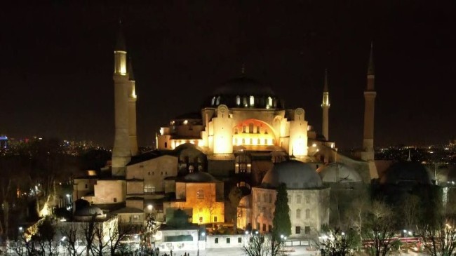 Regaib Gecesi’nde vatandaşlar Ayasofya Camii’ne akın etti