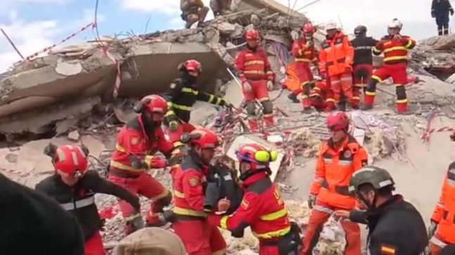 Gaziantep’in Nurdağı ilçesinde 106 saat sonra enkazdan 4 ve 6 yaşındaki 2 çocuk canlı kurtarıldı