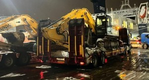 İstanbul Valiliği deprem bölgesine gemi ile 245 ağır iş makinesi gönderildiğini açıkladı