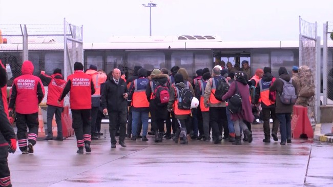 İstanbul’dan 700 kişilik arama kurtarma ekibi, deprem bölgesine gitti