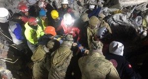 Malatya’da 45 saat sonra enkazdan 1 kişi daha sağ olarak kurtarıldı