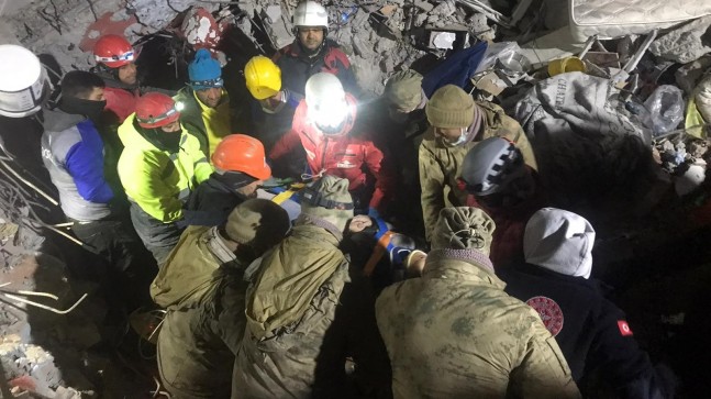 Malatya’da 45 saat sonra enkazdan 1 kişi daha sağ olarak kurtarıldı