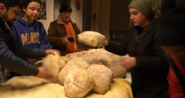 Şileli kadınlardan deprem bölgesine 10 bin adet köy ekmeği