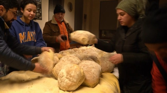 Şileli kadınlardan deprem bölgesine 10 bin adet köy ekmeği