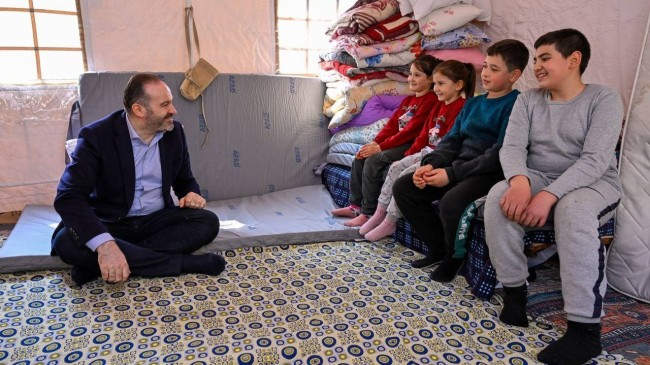 TRT’den Kahramanmaraş’taki depremzede çocuklara moral ziyareti