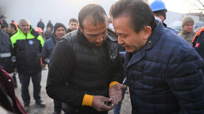 Tuzla Belediye Başkanı Şadi Yazıcı’dan depremzedelere 7 milyon Türk Lirası bağış