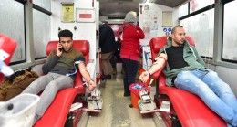 Tuzlalı duyarlı vatandaşlar, deprem bölgesine kan göndermek tıra koştular